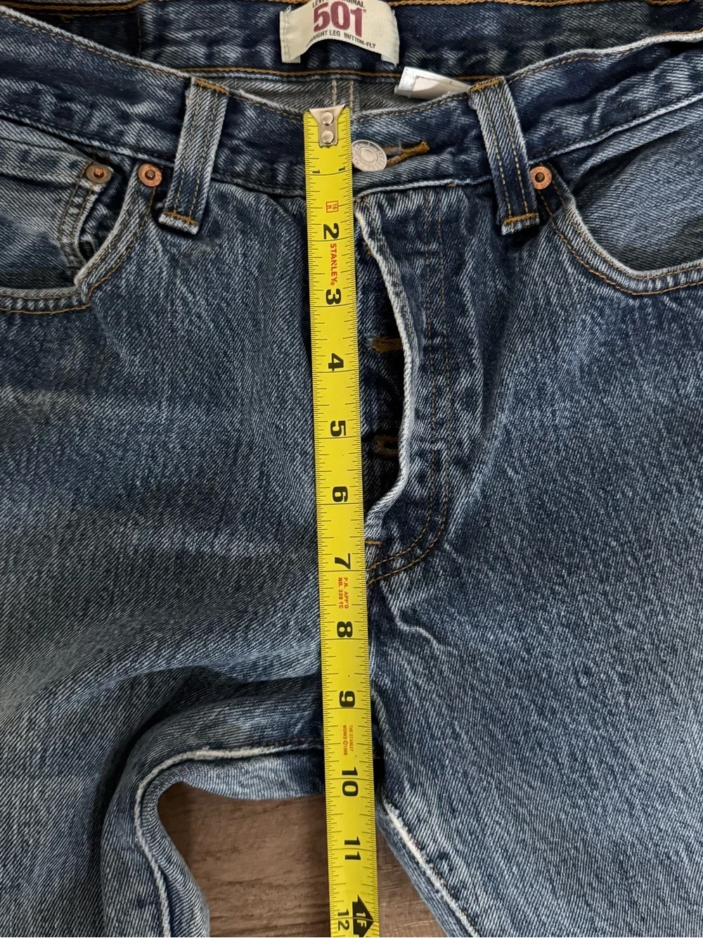 Levi's 501 Men's Straight Jeans in Light Blue Wash - Picture 5 of 12